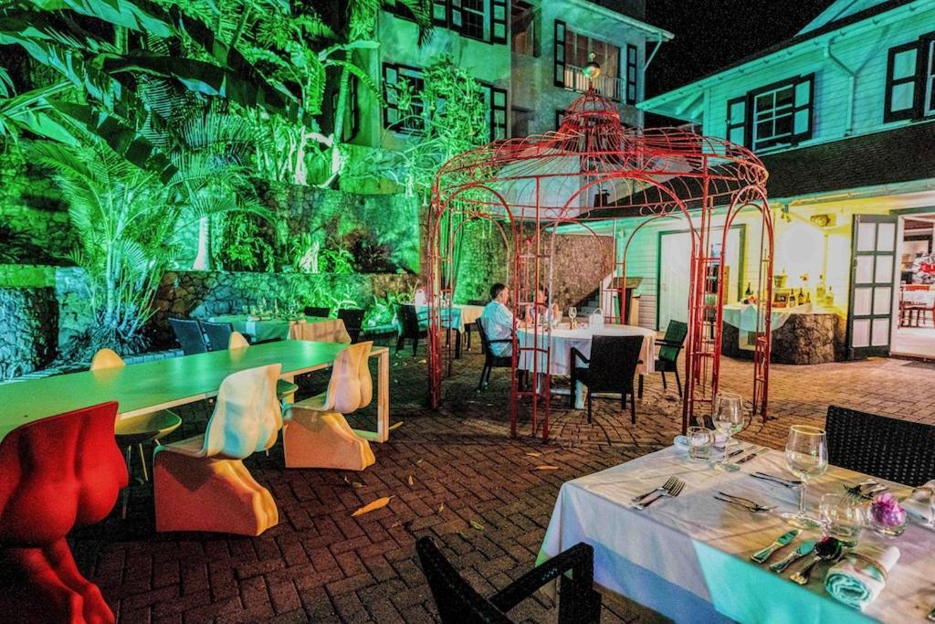 Queen'S Hotel, Bar & Kitchen The Bottom  ภายนอก รูปภาพ